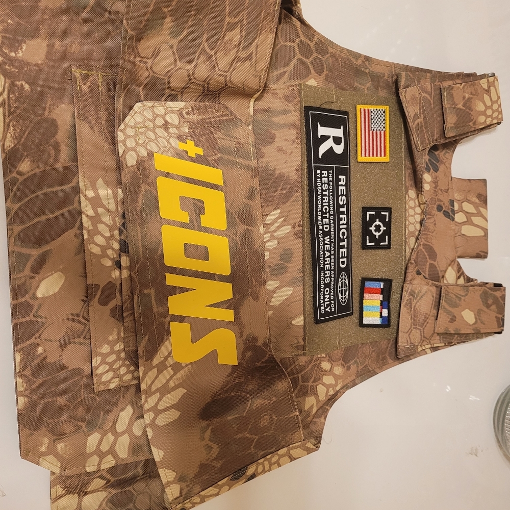 Vest - Picture 2 of 8